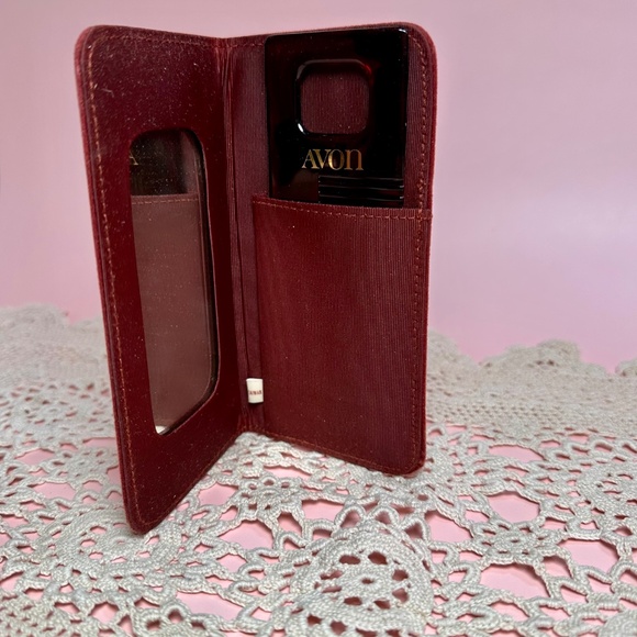 Vintage Avon “Pursemates” Mirror & Comb Set – Burgundy Velour Case - Picture 2 of 2